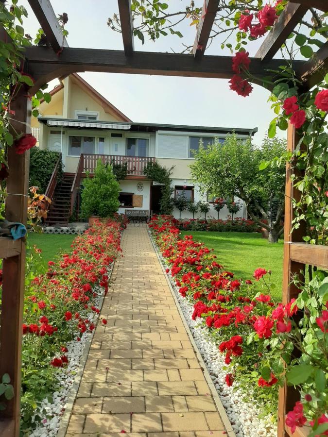 Rozsakert Vendeghaz Bed & Breakfast Szigliget Dış mekan fotoğraf