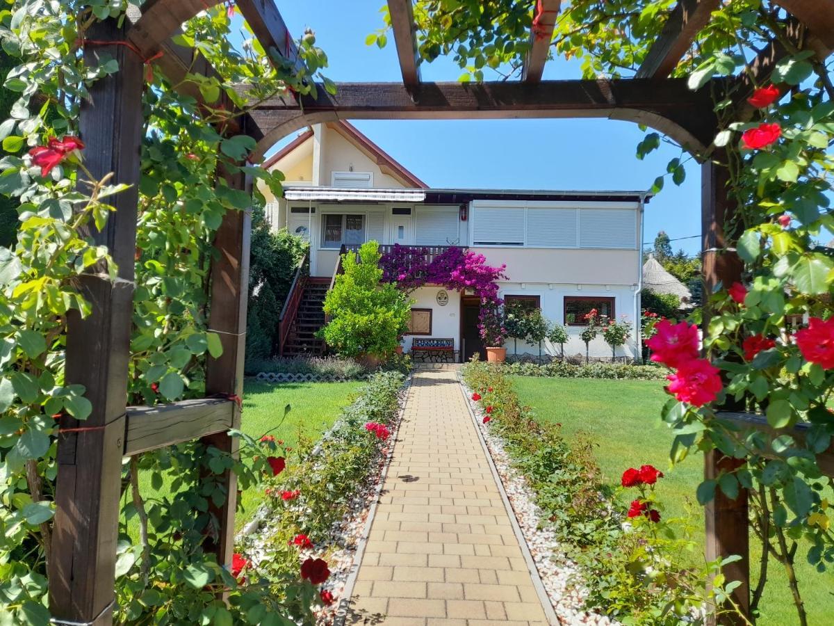 Rozsakert Vendeghaz Bed & Breakfast Szigliget Dış mekan fotoğraf